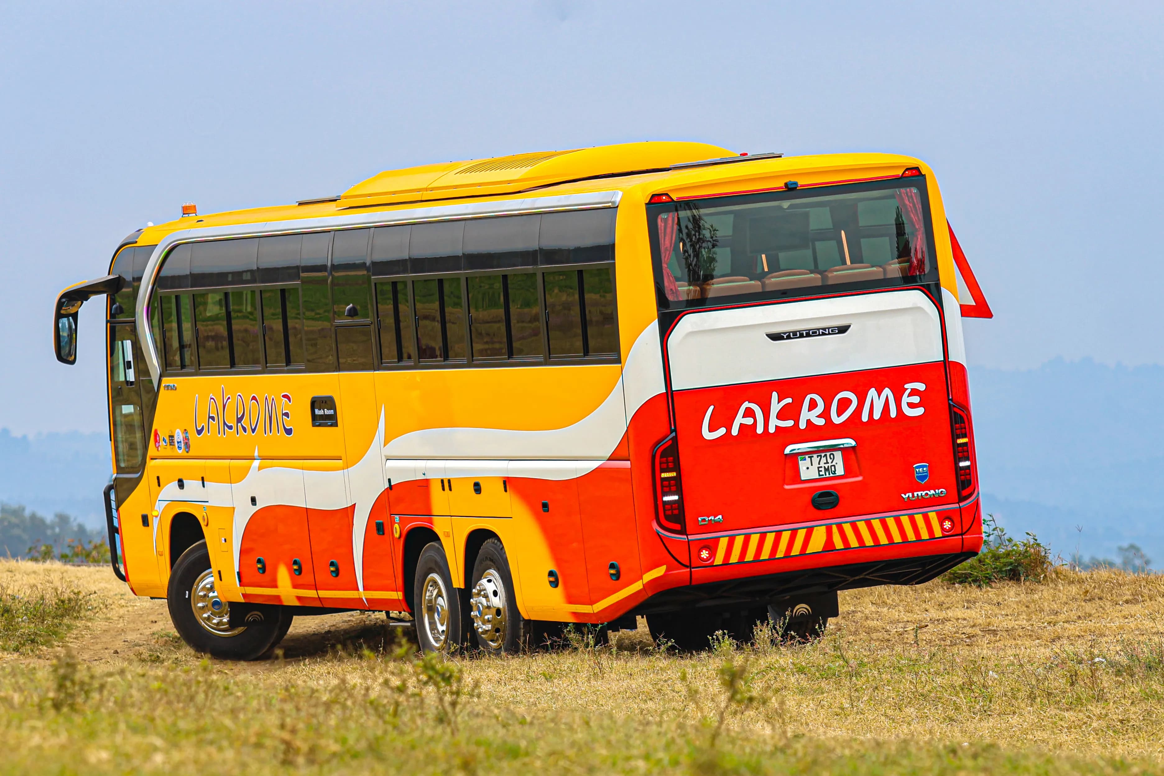 Lakrome coach exterior