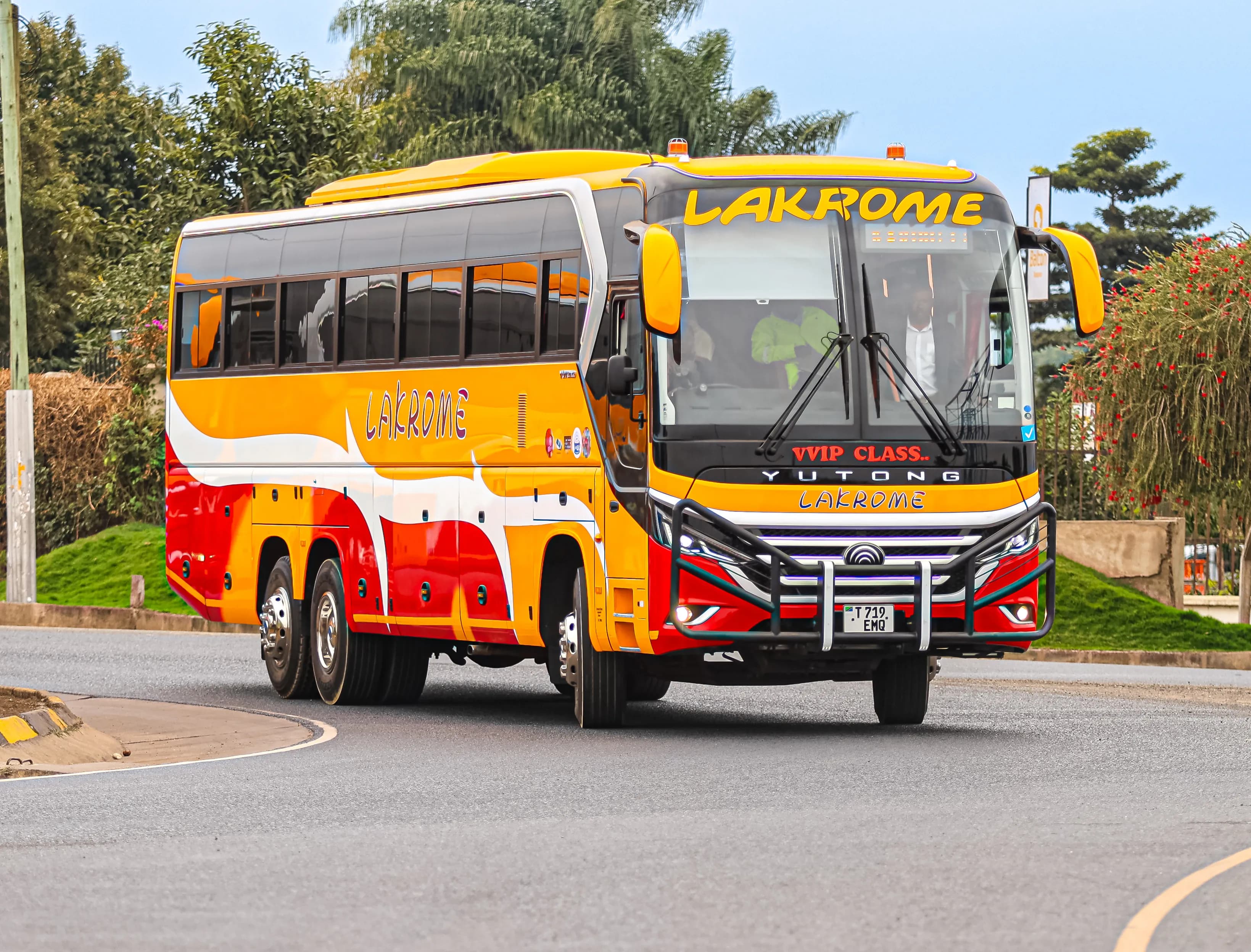 Lakrome bus appearance