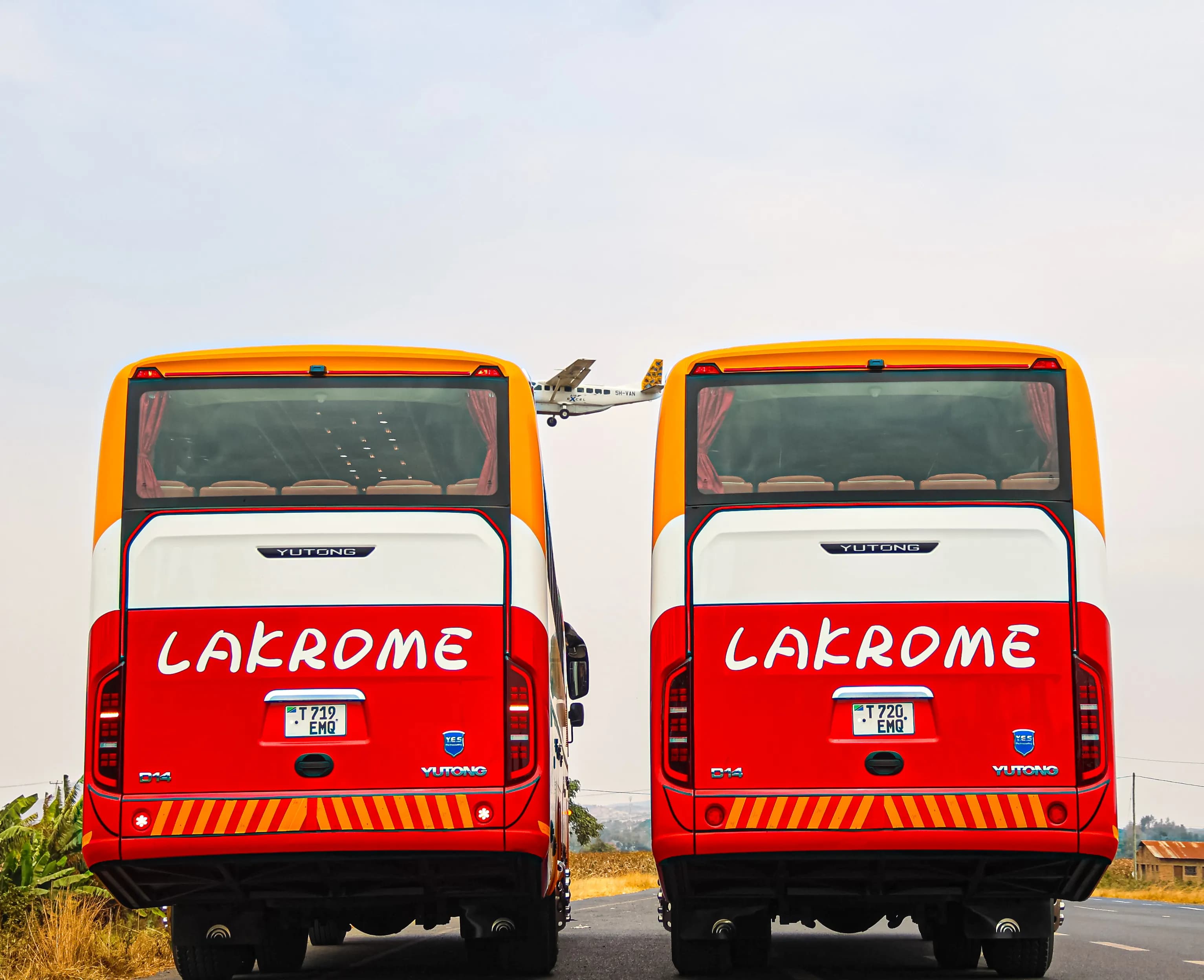 Lakrome coach exterior